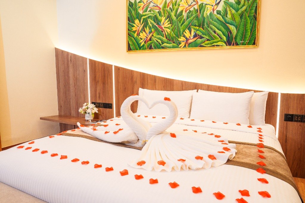 Junior Honeymoon Suite