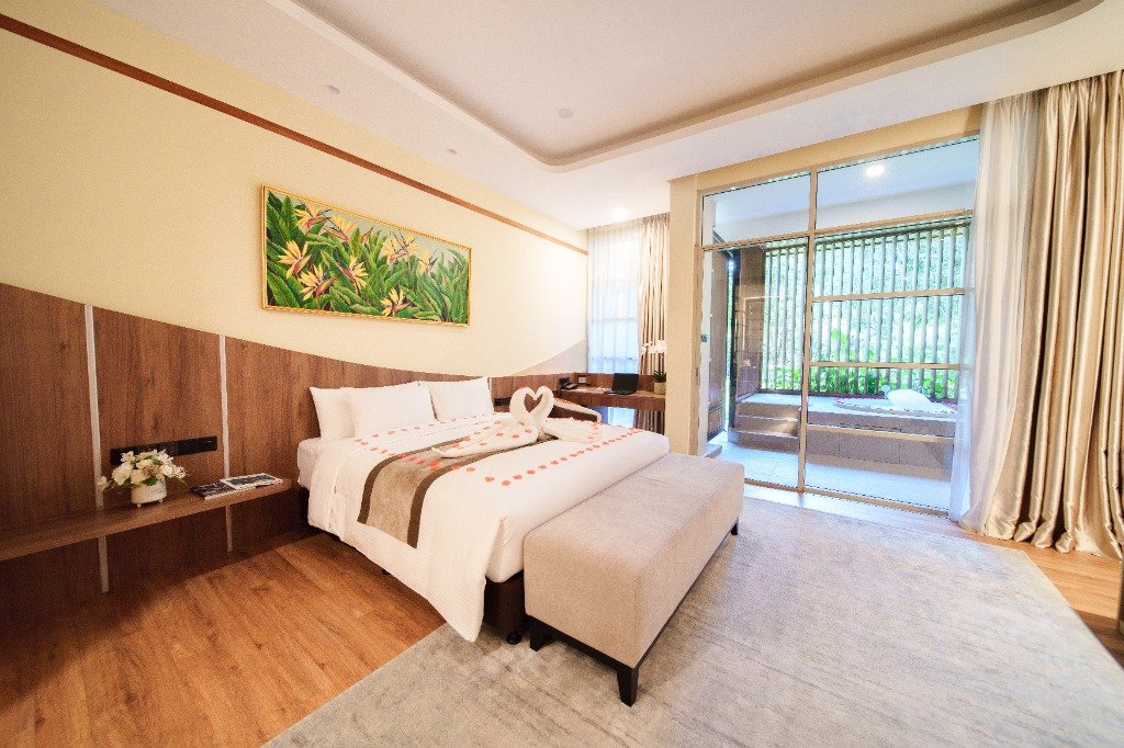 Junior Honeymoon Suite